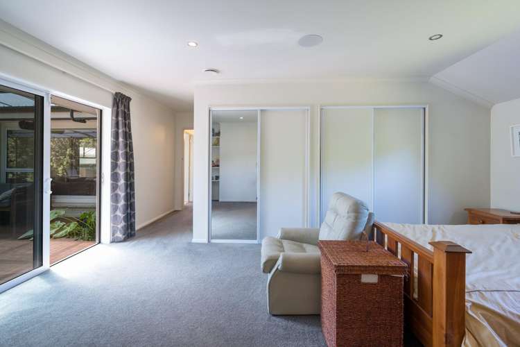 10 Neale Avenue Stoke_16