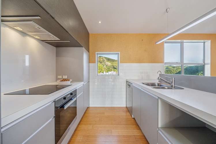 70 Saddleback Grove Karori_5
