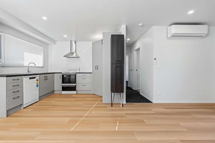 Units 1 and 2/10A Awanui Street Merrilands_10