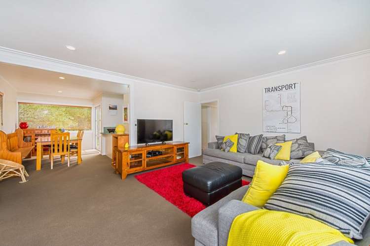 21 Royal View Road Te Atatu South_16