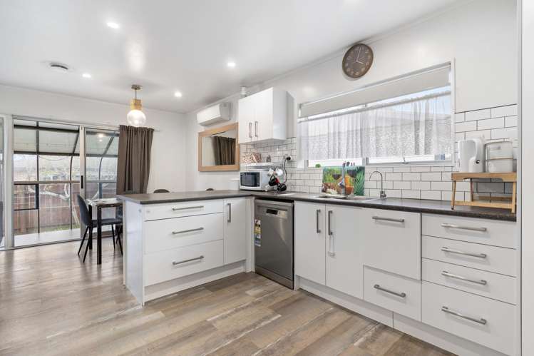 2/17 Poinsettia Place Henderson_6