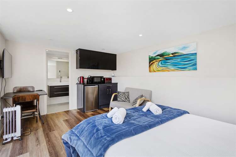 32 Cavendish Square Strathmore Park_25