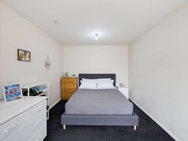 2/7 Curletts Road Sockburn_11