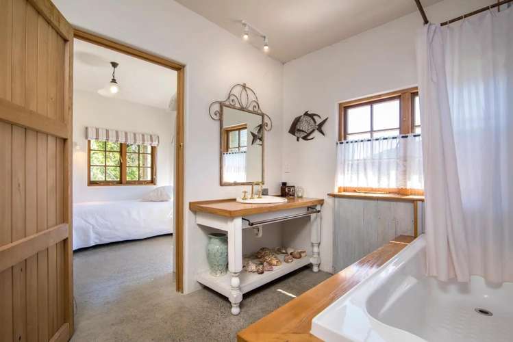 444 Port Underwood Road Whatamango Bay_15