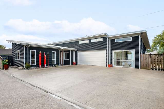 Their Downsize, Your Upsize | 244m2: Studio + Pool