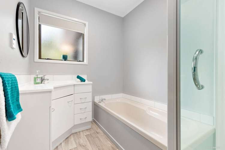 15a Bridge Avenue Te Atatu South_11