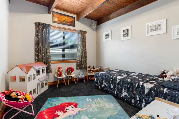 11 Higham Ferrers Place Red Beach_24