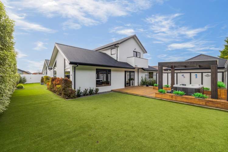 27 Carnaveron Drive Lincoln_24