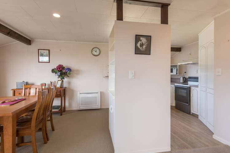 33 Washbourn Drive Richmond_16