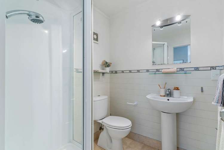 1b/10 Crummer Road Grey Lynn_12