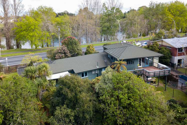 842 River Road Chartwell_21