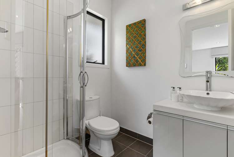 62 Shelter Drive Greenhithe_26