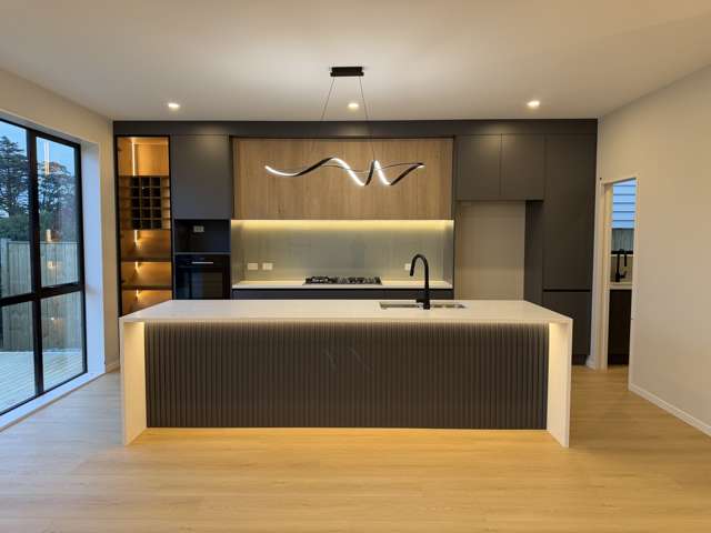 BALCONY WITH IMPRESSIVE GOLF COURSE VIEWS