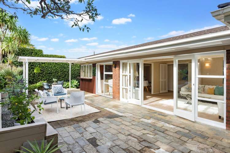 11 Seymour Road Mellons Bay_10