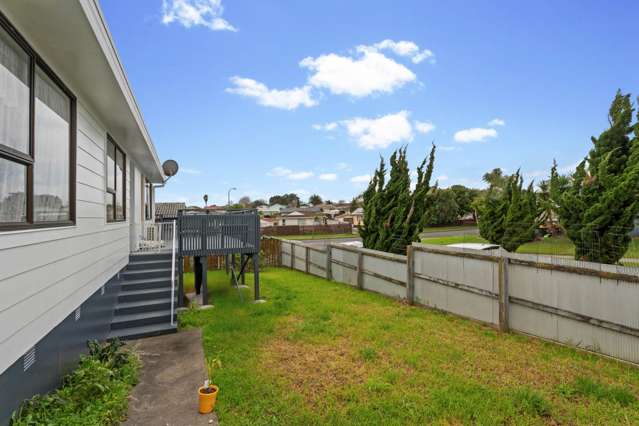3/1 Rebecca Rise Clendon Park_4