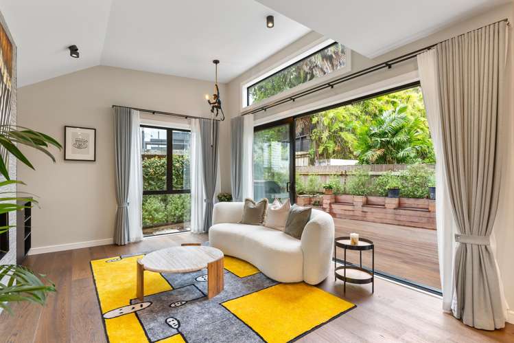 20c Beach Road Castor Bay_11