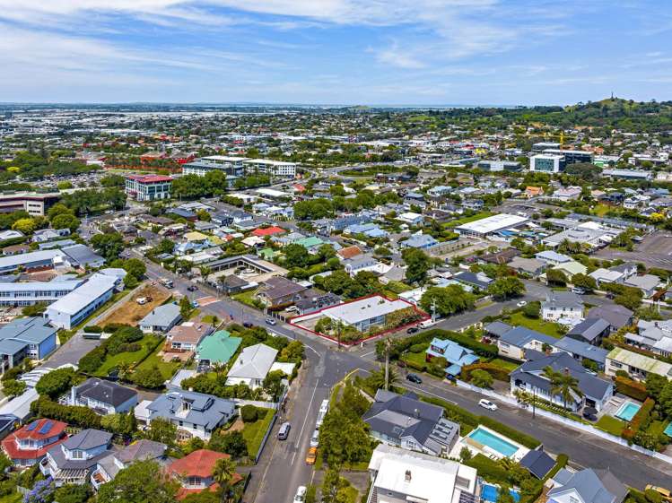 67 St Vincent Avenue Remuera_12