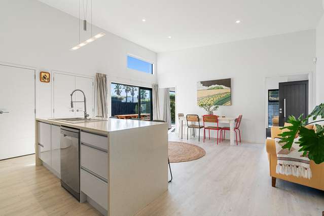 Coastal Elegance Meets Modern Comfort - Fully Furnished Oasis