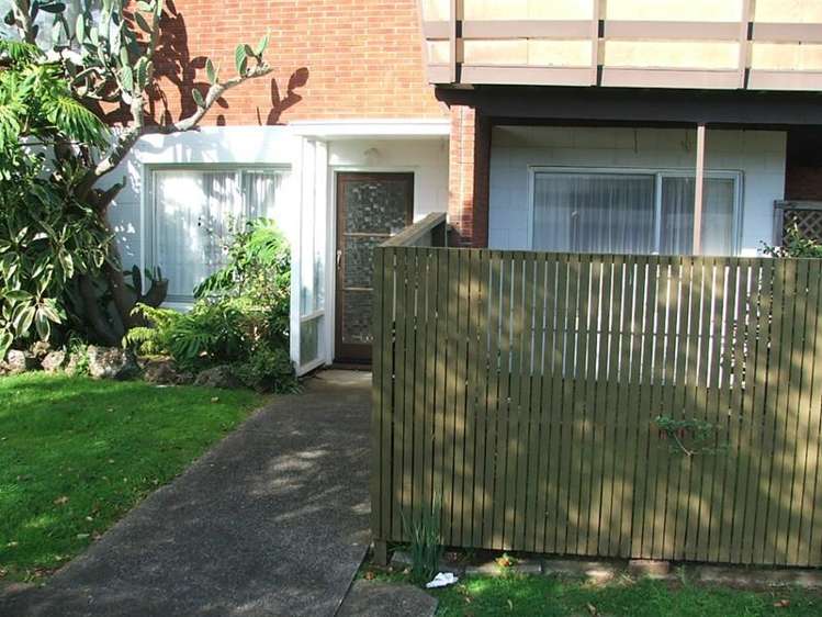 2/75 Moana Avenue One Tree Hill_13