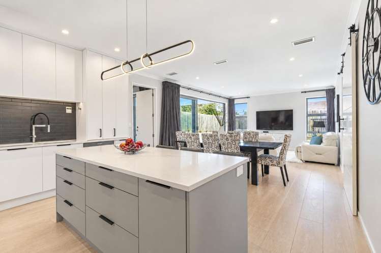54A Meadway Sunnyhills_8