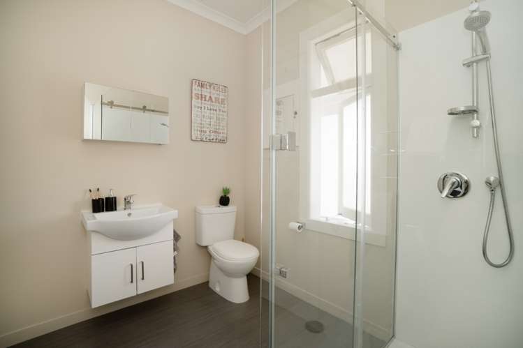 21 Burns Avenue Takaro_20