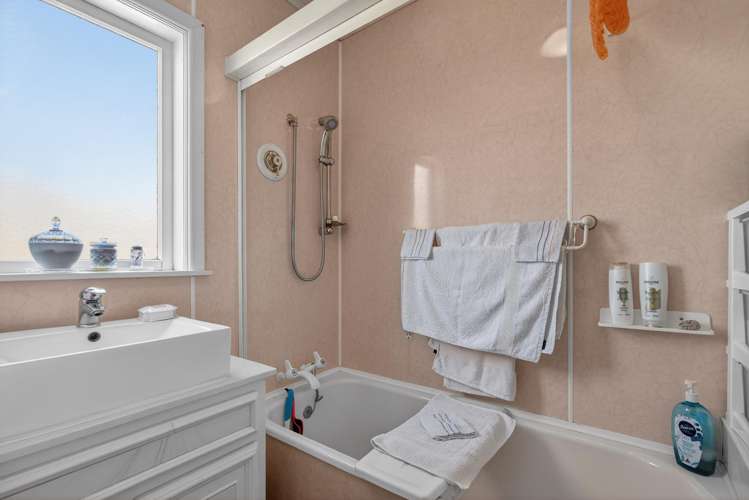 5 Burden Avenue Wainuiomata_14