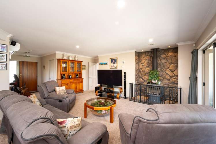 16 Delta Mews Place Clive_1