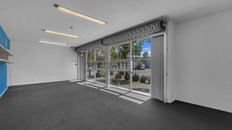 3 and 4/18 Taurus Place Bromley_6