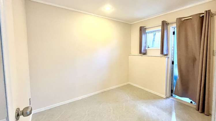 71 Chartwell Avenue Glenfield_11