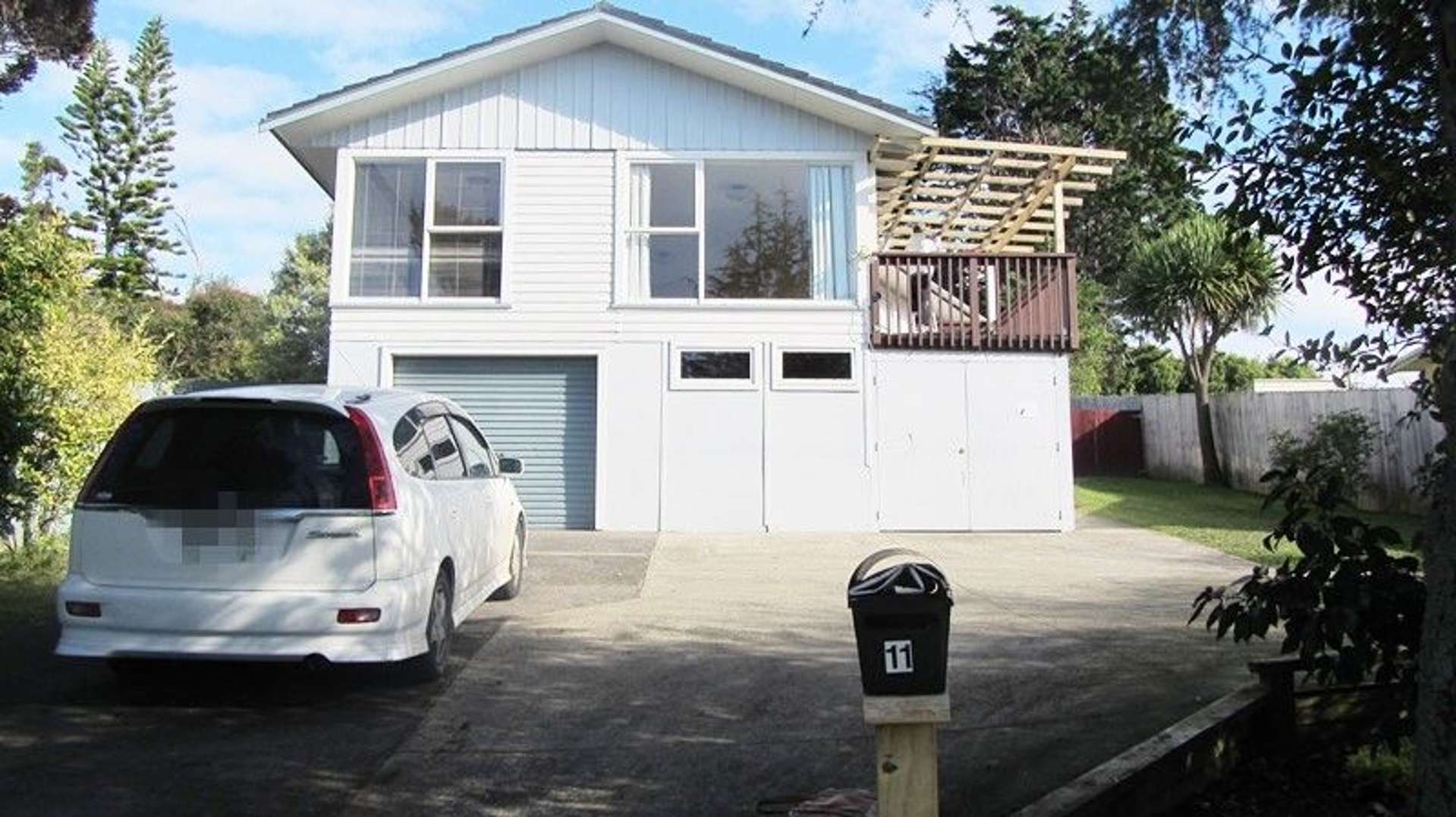 11 Finlow Drive Te Atatu South_0