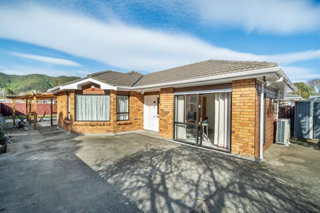 Low Maintenance, Easy Care, Central Fairfield!