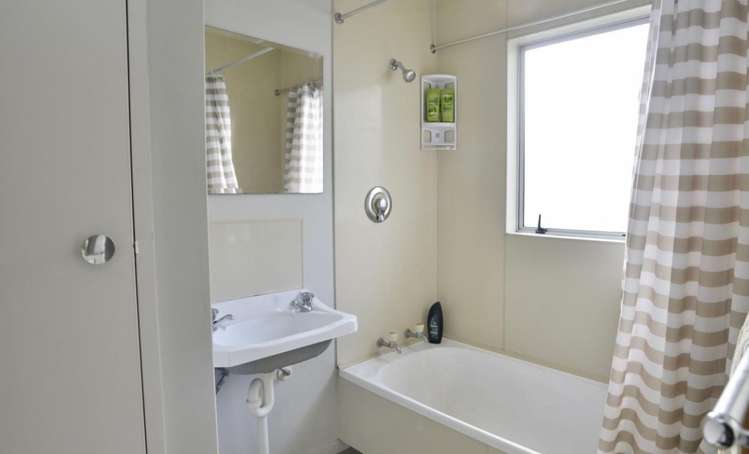 278 High Street South Carterton_6