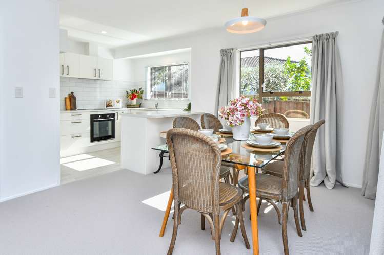 2/4 Sunshine Place Papakura_4