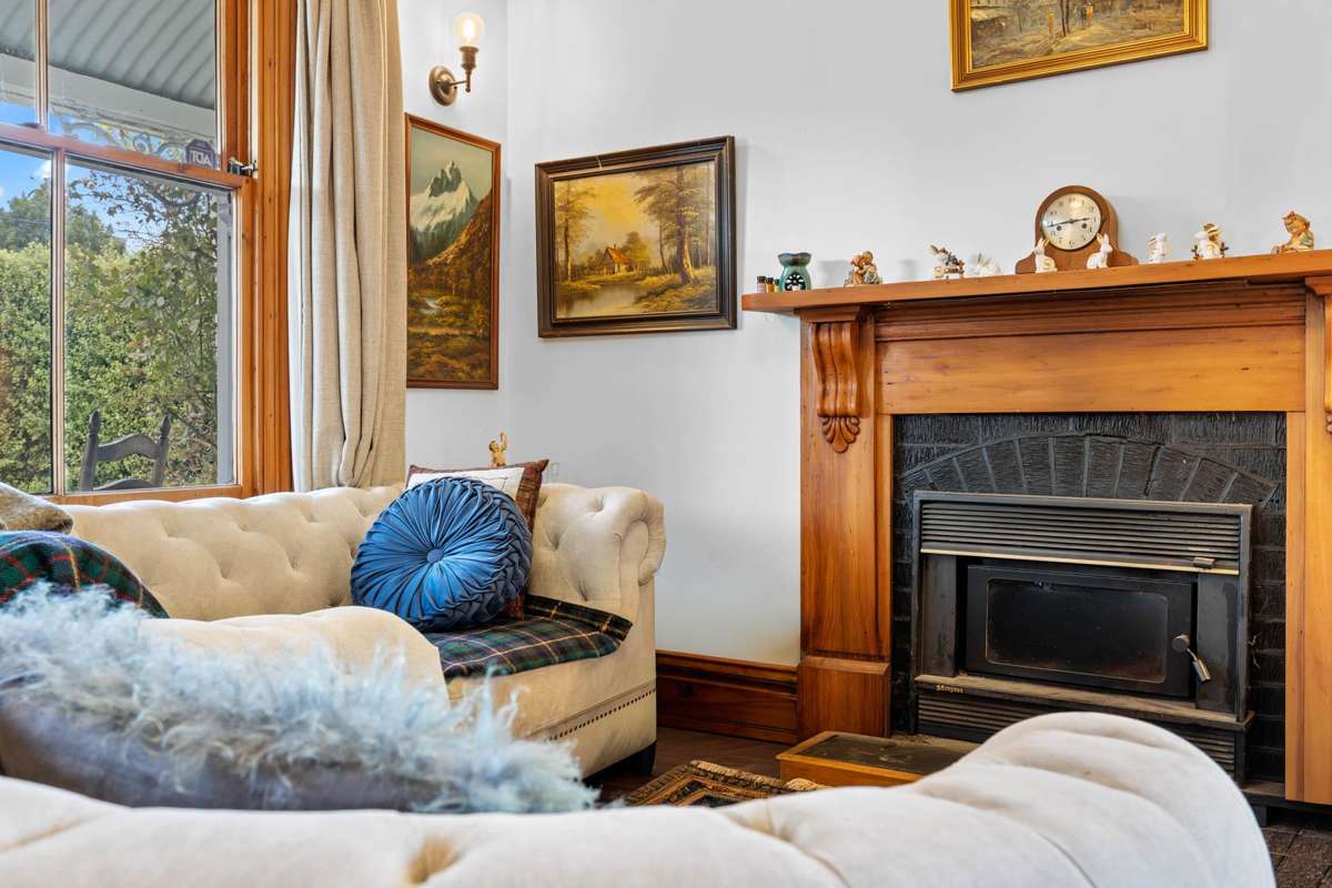 24 Dillons Point Road_5