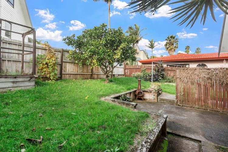 2/2 Photinia Place Botany Downs_4