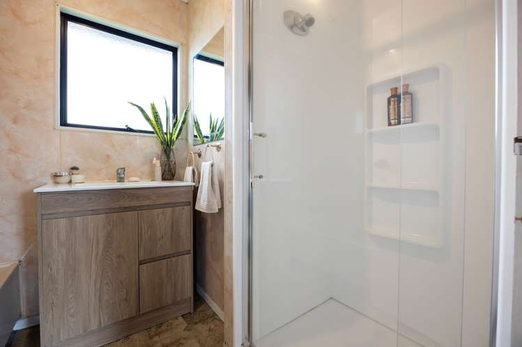 71a Kahikatea Drive Melville_15