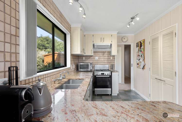 31 Waddington Drive Naenae_7