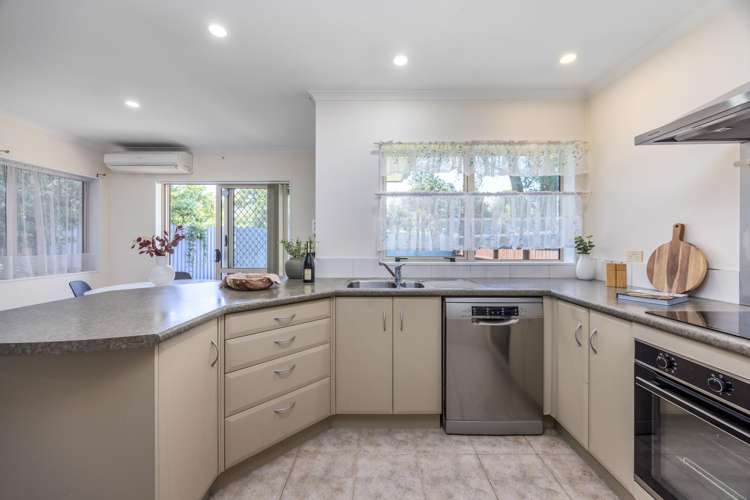 7B Barberry Lane Te Atatu Peninsula_11