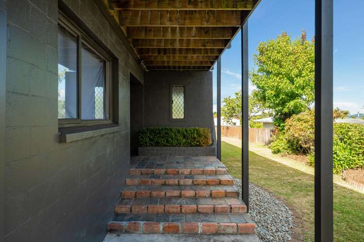 19 Ingle Avenue Waipahihi_23