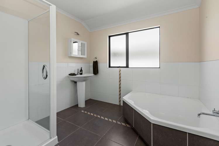 6 Malbec Way Greenmeadows_13