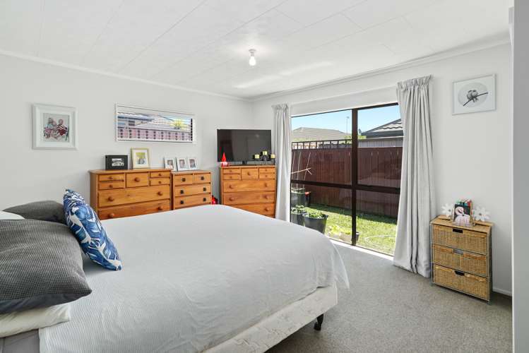 2/15 Stead Crescent Stoke_12
