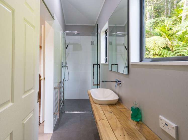 24 Valley Road Titirangi_6
