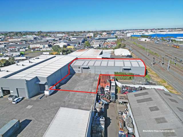 READY-RACKED OTAHUHU WAREHOUSE