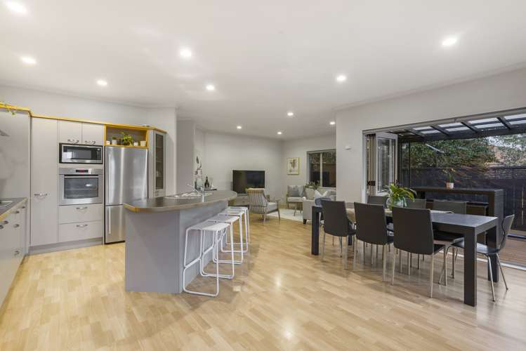 8 Louvain Place Greenhithe_14