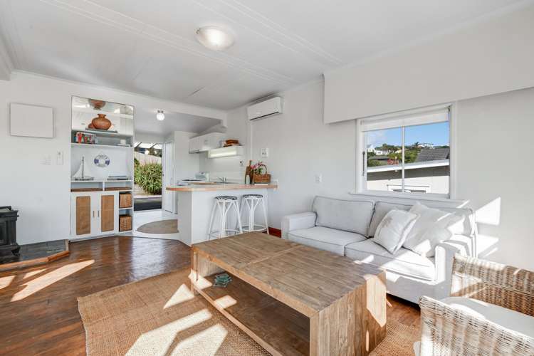 43 Surf Road Stanmore Bay_13