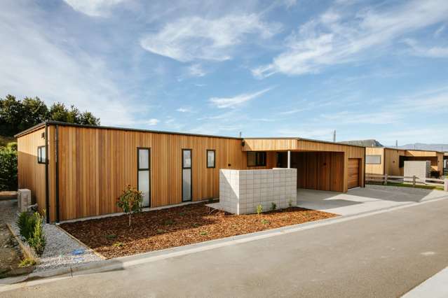 Mountain Views, Boat Storage & Privacy