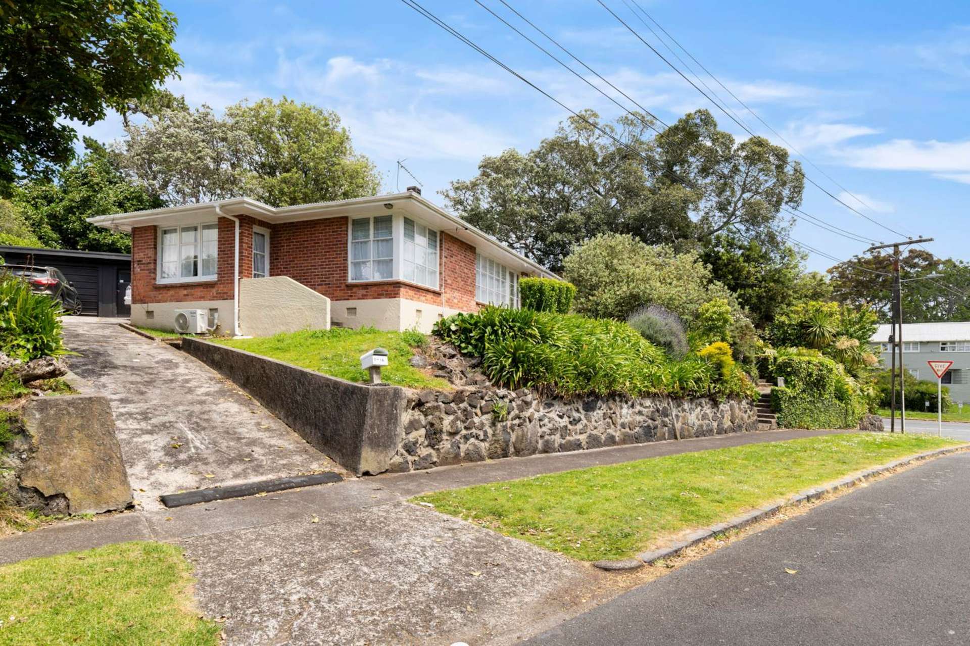 2/1a Fyvie Avenue Mt Roskill_0