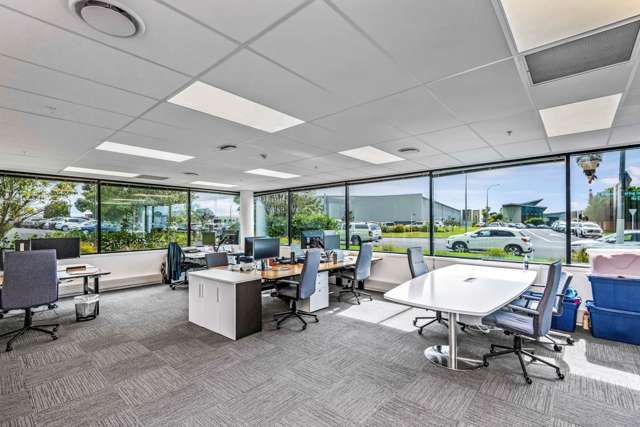 Unit 9/2A William Pickering Drive Rosedale_1