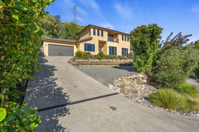 Huge potential, family living, incredible views