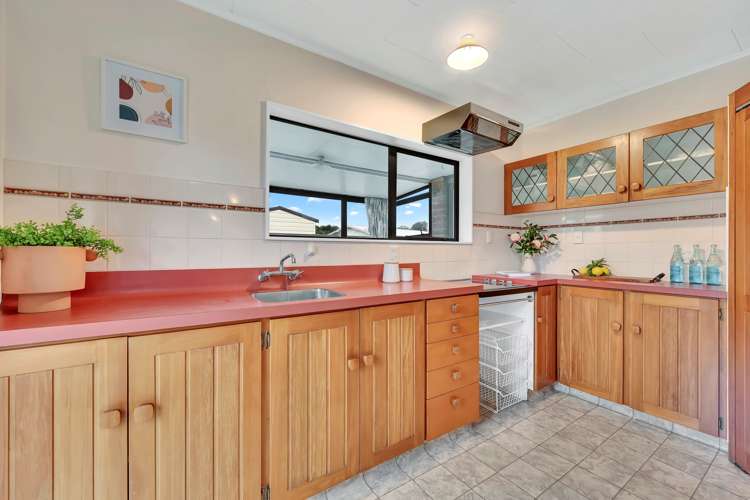 6 Helena Way The Wood_5